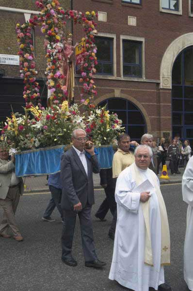 Picture &copy; Peter Marshall, 2004