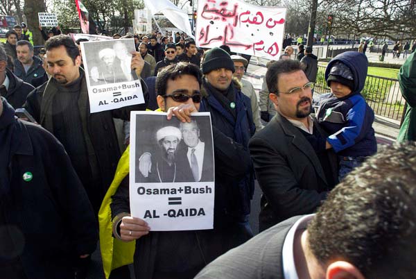 Muslims oppose Samarra bombing. © 2006, Peter Marshall