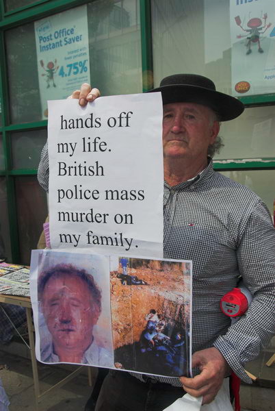 No Borders protest at Wapping. © 2006, Peter Marshall