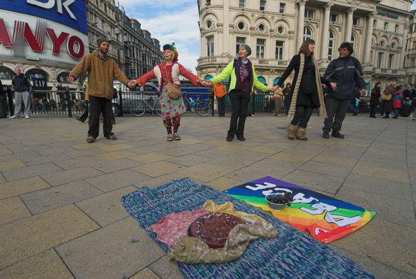 Reclaim Love, Piccadilly Circus © 2007, Peter Marshall